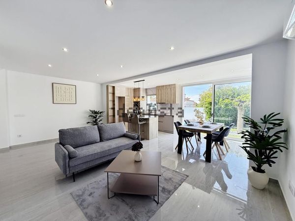 3-bedroom freehold villa in Roses — photo 1 of 5