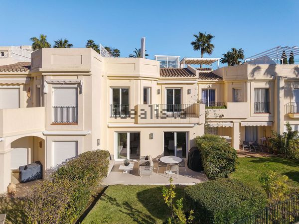 3-bedroom freehold villa in Benahavís — photo 1 of 5