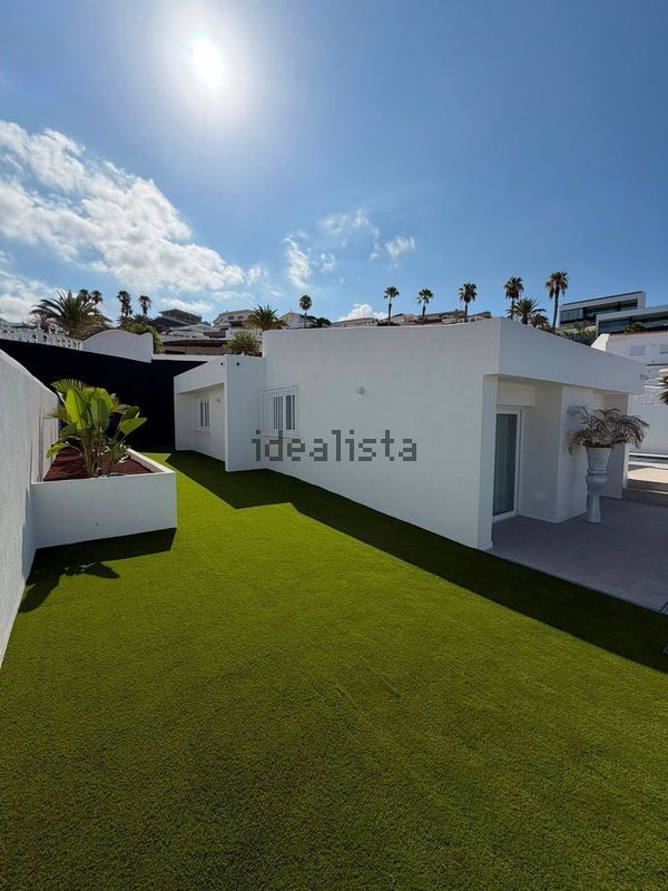 3-bedroom freehold villa in Adeje — photo 2 of 5