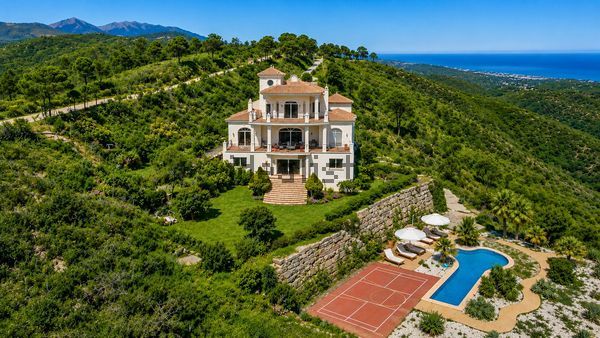 7-bedroom freehold villa in Estepona — photo 2 of 5