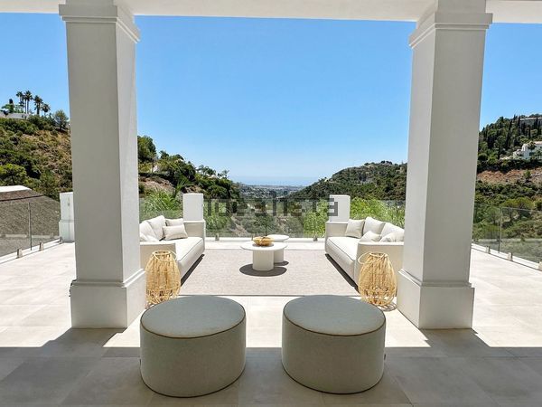 5-bedroom freehold villa in Benahavís — photo 3 of 5