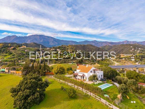 Detached house in Camino Loma los Lirios, Los Llanos, Estepona — image 3