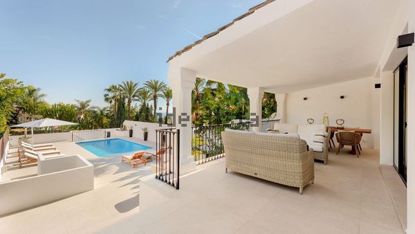 3-bedroom freehold villa in Marbella — photo 1 of 5