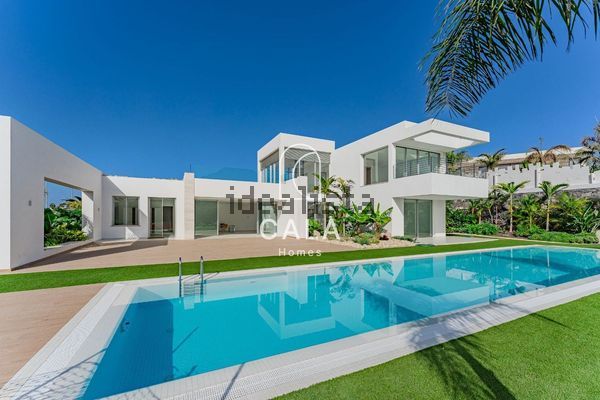 5-bedroom freehold villa in Adeje — photo 3 of 5
