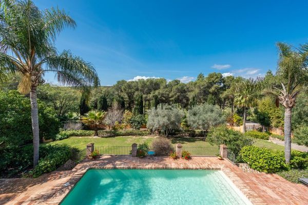 4-bedroom freehold villa in Estepona — photo 1 of 5