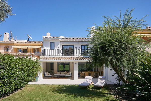 Semi-detached house in Urbanización los Olivos I Nn, Aloha, Marbella — image 4