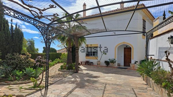 5-bedroom freehold villa in Málaga — photo 2 of 5