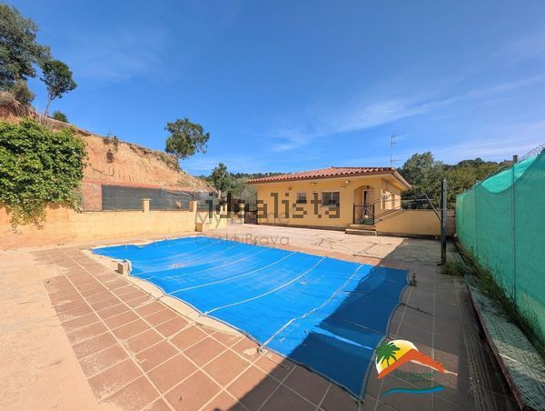 Detached house in Calle Pluto Nn, Lloret Residencial, Lloret de Mar — image 3