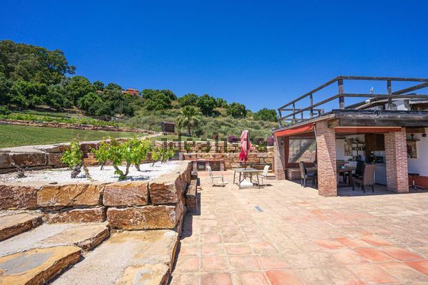 3-bedroom freehold villa in Estepona — photo 3 of 5