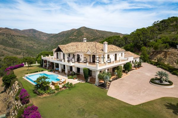 5-bedroom freehold villa in Estepona — photo 2 of 5