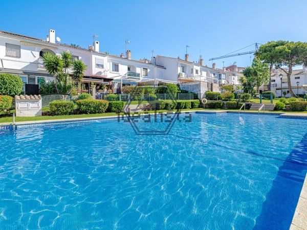3-bedroom freehold villa in Estepona — photo 2 of 5