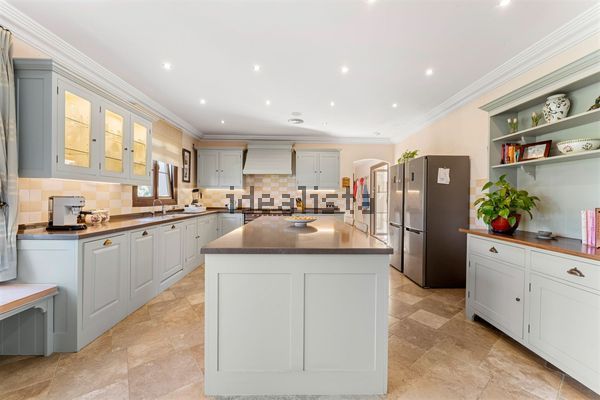 5-bedroom freehold villa in Estepona — photo 5 of 5