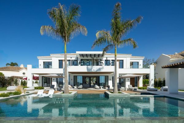 7-bedroom freehold villa in Marbella — photo 1 of 5