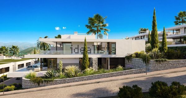 4-bedroom freehold villa in Marbella — photo 1 of 5