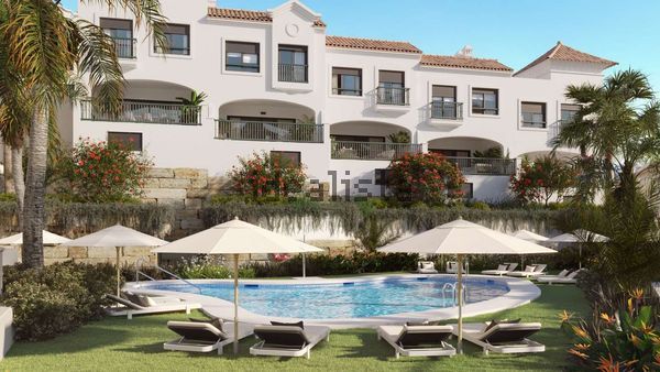 3-bedroom freehold villa in Estepona — photo 2 of 5