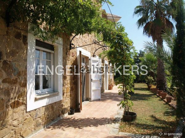 4-bedroom freehold villa in Blanes — photo 5 of 5