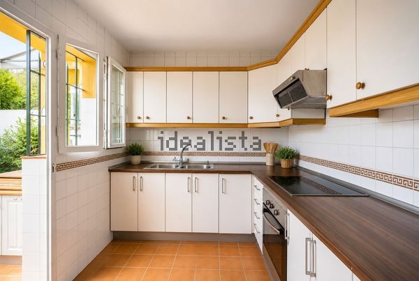 3-bedroom freehold villa in Estepona — photo 3 of 5