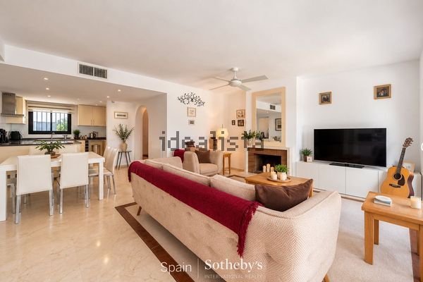 Semi-detached house in Avenida las Mimosas, Linda Vista-Nueva Alcántara-Cortijo Blanco, Marbella — image 5