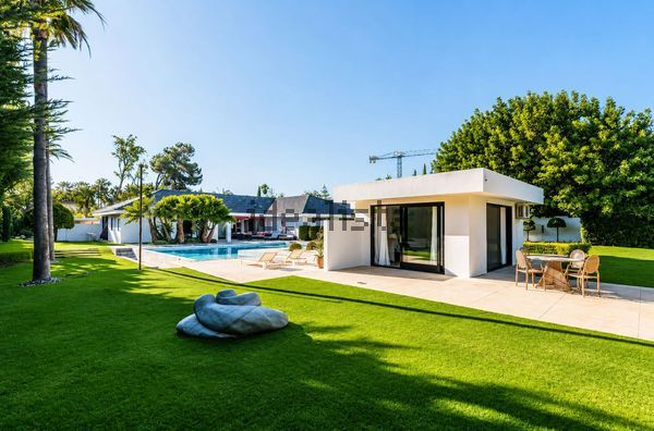 6-bedroom freehold villa in Marbella — photo 1 of 5