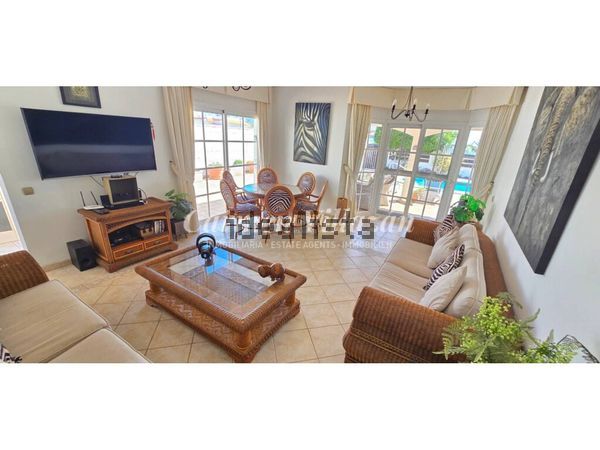 Detached house in Calle Islas Canarias, Antigua — image 5