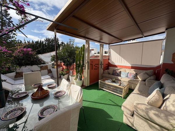 3-bedroom freehold villa in Estepona — photo 1 of 5