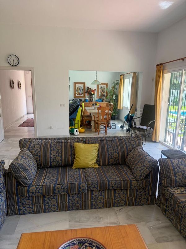Detached house in CL Salmonete Del, Paraiso-Barronal, Estepona — image 4