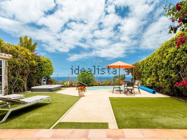 4-bedroom freehold villa in Adeje — photo 2 of 5