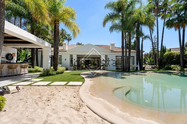 6-bedroom freehold villa in Marbella — photo 1 of 5