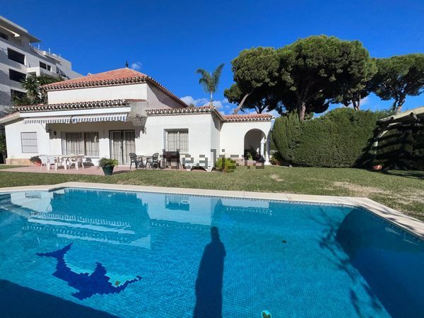 4-bedroom freehold villa in Estepona — photo 1 of 5