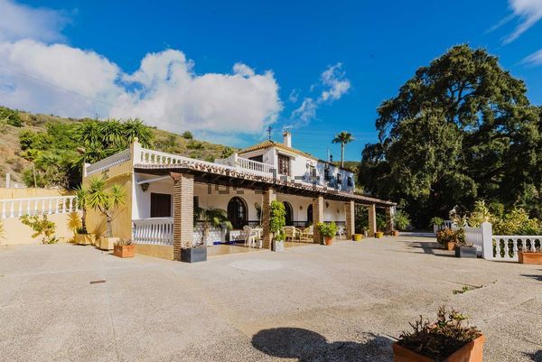 6-bedroom freehold villa in Mijas — photo 1 of 5