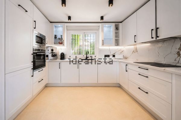 3-bedroom freehold villa in Marbella — photo 3 of 5