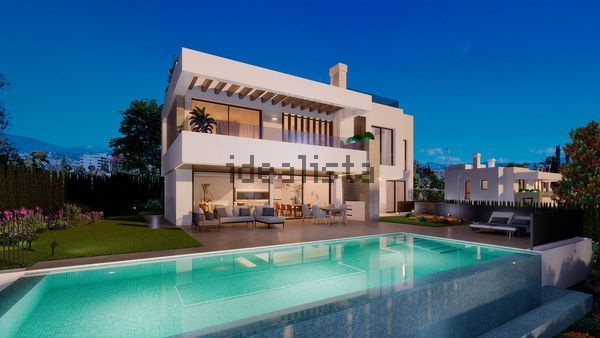 3-bedroom freehold villa in Estepona — photo 1 of 5