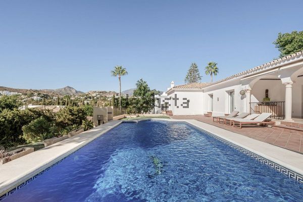4-bedroom freehold villa in Estepona — photo 3 of 5