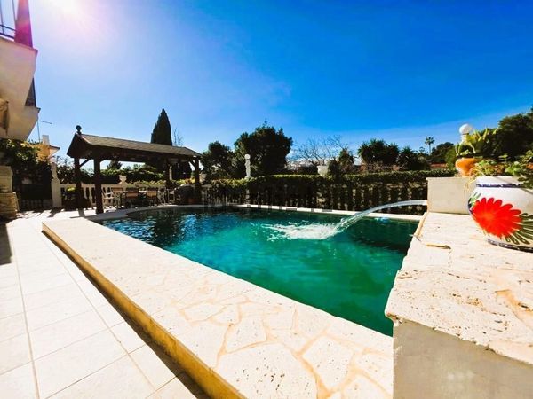 6-bedroom freehold villa in Málaga — photo 1 of 5
