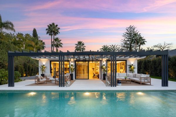4-bedroom freehold villa in Marbella — photo 1 of 5