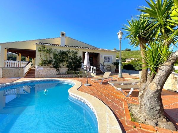 Detached house in Avda Pescia - Ctra de Frigiliana, Nerja — image 3
