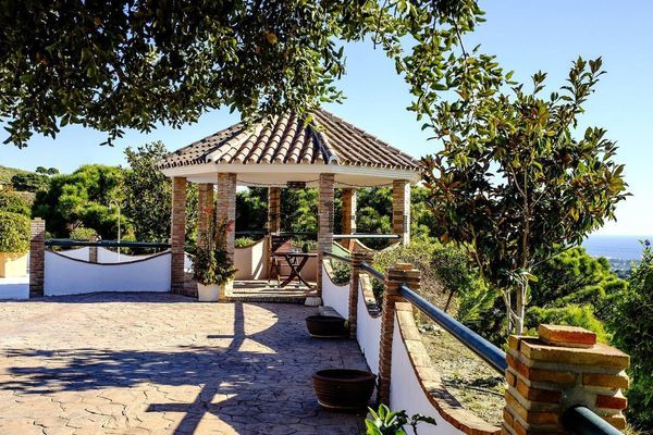 Detached house in Camino del Gavian, Altos de Estepona, Estepona — image 4