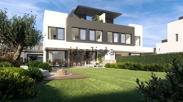 3-bedroom freehold villa in Estepona — photo 1 of 5