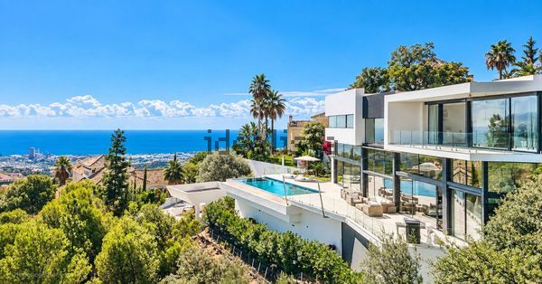 4-bedroom freehold villa in Marbella — photo 1 of 5
