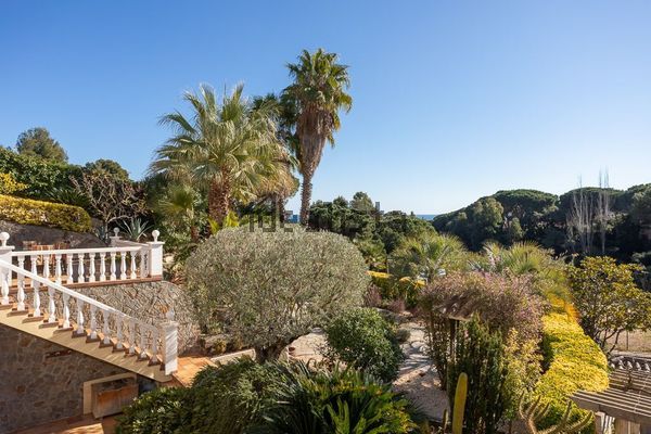4-bedroom freehold villa in Blanes — photo 4 of 5