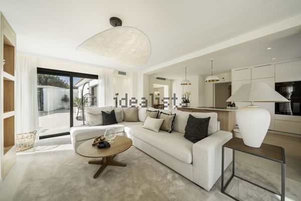 Detached house in Urbanización Linda Vista Playa, Linda Vista-Nueva Alcántara-Cortijo Blanco, Marbella — image 3