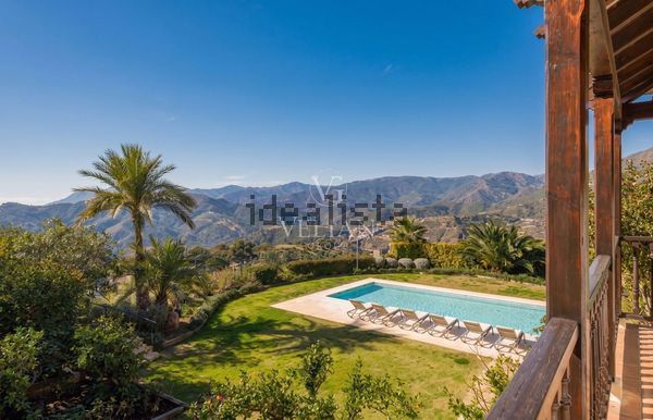 8-bedroom freehold villa in Benahavís — photo 2 of 5