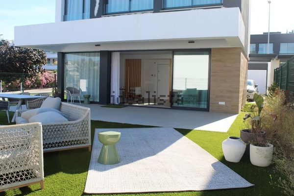 3-bedroom freehold villa in Estepona — photo 2 of 5