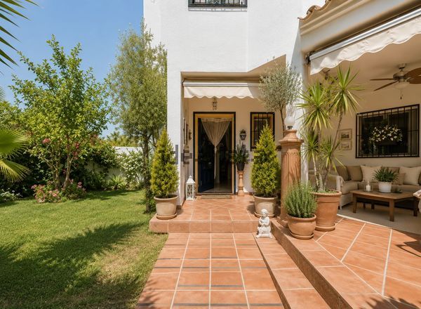 3-bedroom freehold villa in Estepona — photo 1 of 5