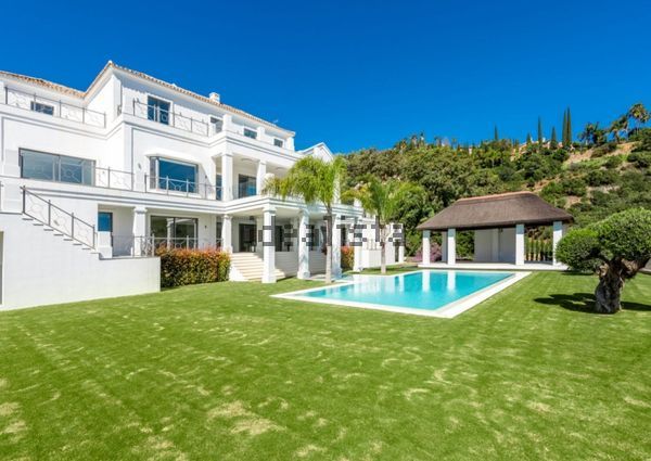 5-bedroom freehold villa in Benahavís — photo 2 of 5