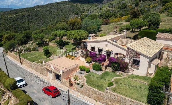 Detached house in Calle Pujada Can Manel, Castell d'Aro, Castell-Platja d'Aro — image 3