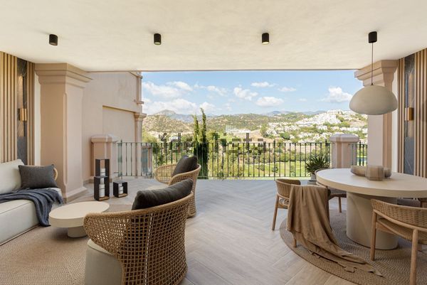 3-bedroom freehold villa in Benahavís — photo 2 of 5