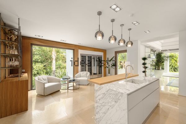 Detached house in Calle Sierra Blanca, Nagüeles, Marbella — image 4