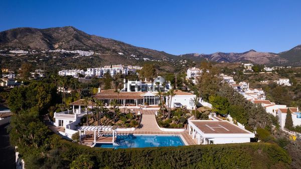 7-bedroom freehold villa in Mijas — photo 1 of 5