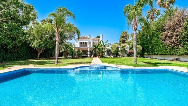 6-bedroom freehold villa in Marbella — photo 1 of 5
